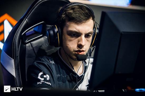 风暴英雄对战界面全面解析与使用技巧